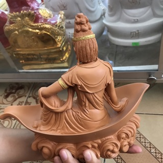 Quan âm ngồi lá sen
