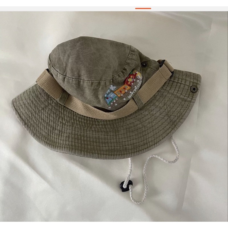 Nón be dây đeo thêu hình