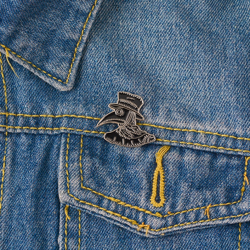 Huy hiệu cài áo MISS ZOE thiết kế hình bác sĩ thời trung cổ độc đáo cá tính