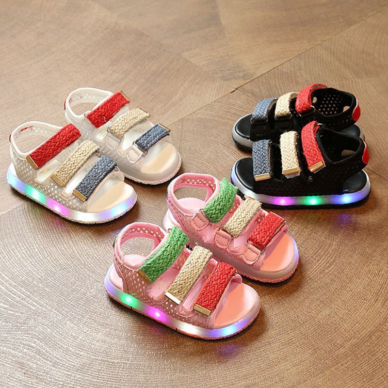 Giày sandal đế mềm thoáng khí có đèn LED nhiều màu sắc trang trí cho bé