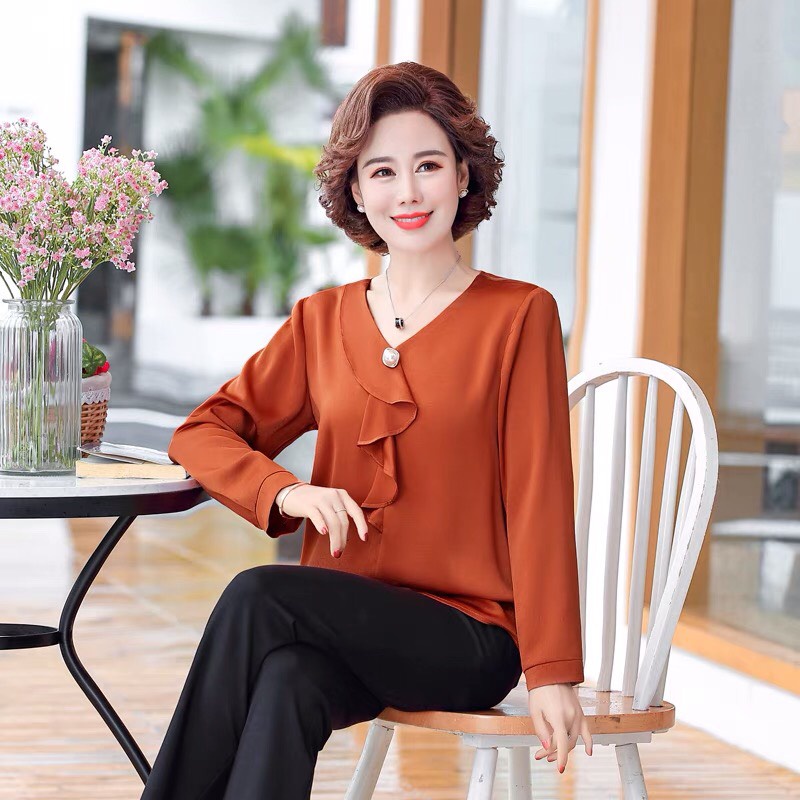 Áo sơ mi nữ trung niên Thiên Tú kiểu dáng tinh tế sang trọng , chất liệu voan thoáng mát dễ chịu thấm hút mồ hôi tốt