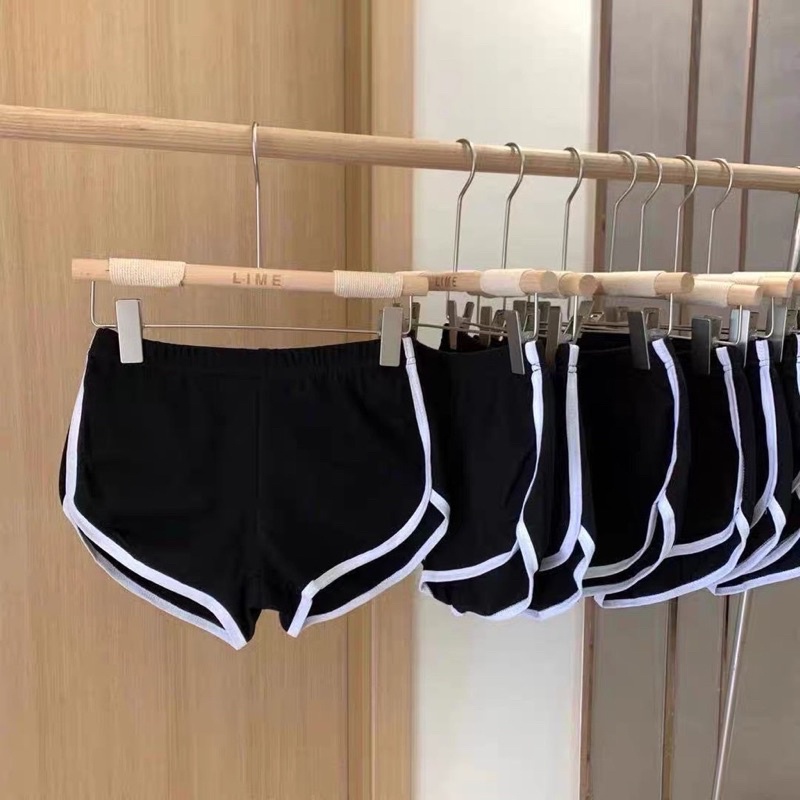 Quần Short Viền Đùi Kẻ Trắng Nữ Shorts Thể Thao Dáng Ngắn Năng Động Trẻ Trung Màu Đen Ulzzang HOT