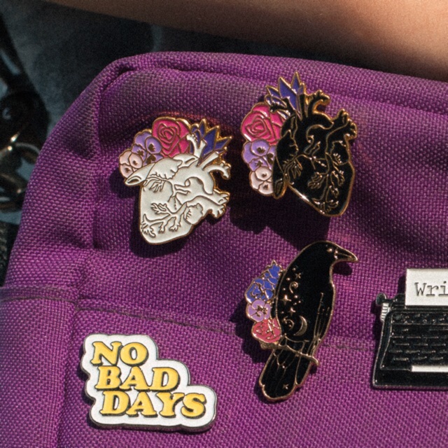 Pins\ cài áo "tim hoa"