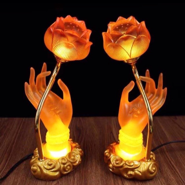Đèn hoa sen lưu ly bàn tay của phật