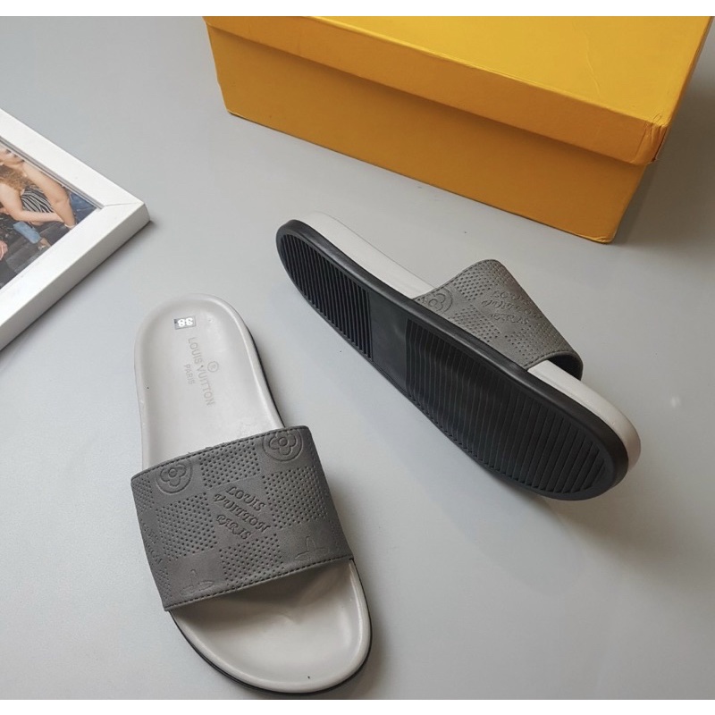 Dép da quai ngang có hoạ tiết dập chìm đế chống trơn, Dép thời trang trẻ trung phong cách đơn giản btshop từ 38 đến 42