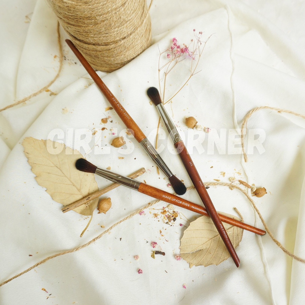 Cọ Blending Makeup Forever 242