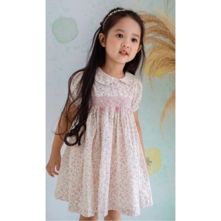 [LITTLE PINK] SORA SMOCKED DRESS - Váy smock cổ sen hoa hồng trắng