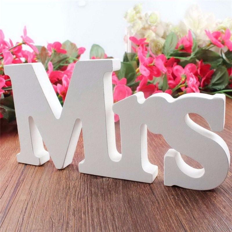 3 chữ Mr &amp; Mrs dùng trang trí bằng gỗ