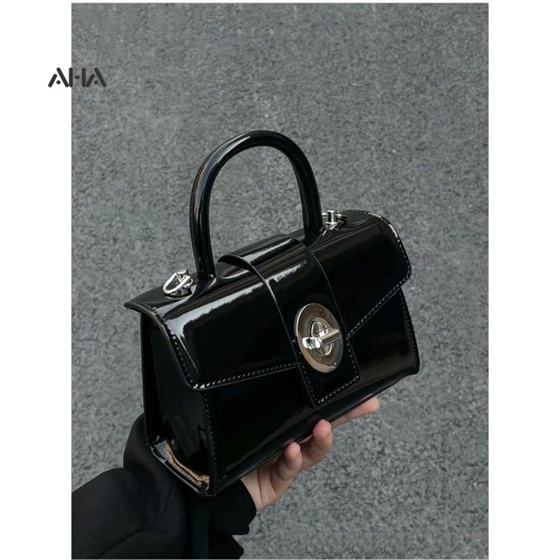 Túi xách AHA official phối dây xích phong cách cổ điển dành cho nữ