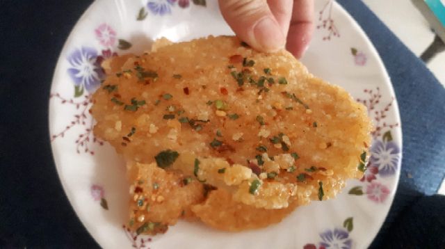 [Mã 77FMCGSALE1 giảm 10% đơn 250K] (3 cái to tròn 100gr )Cơm cháy chiên mắm hành cực ngon 100gr | BigBuy360 - bigbuy360.vn