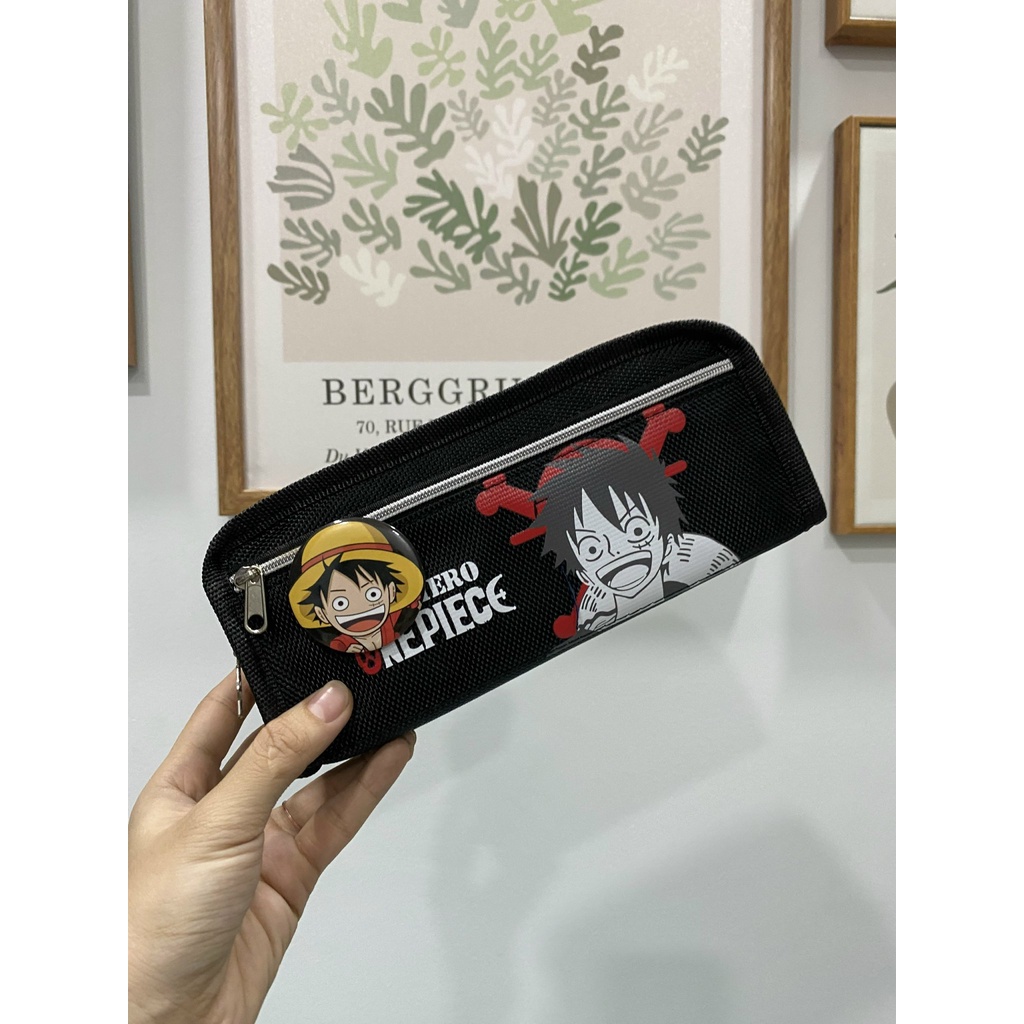 Hộp Đựng Bút Vải Cho Bé Trai Hình One Piece Kèm Huy Hiệu
