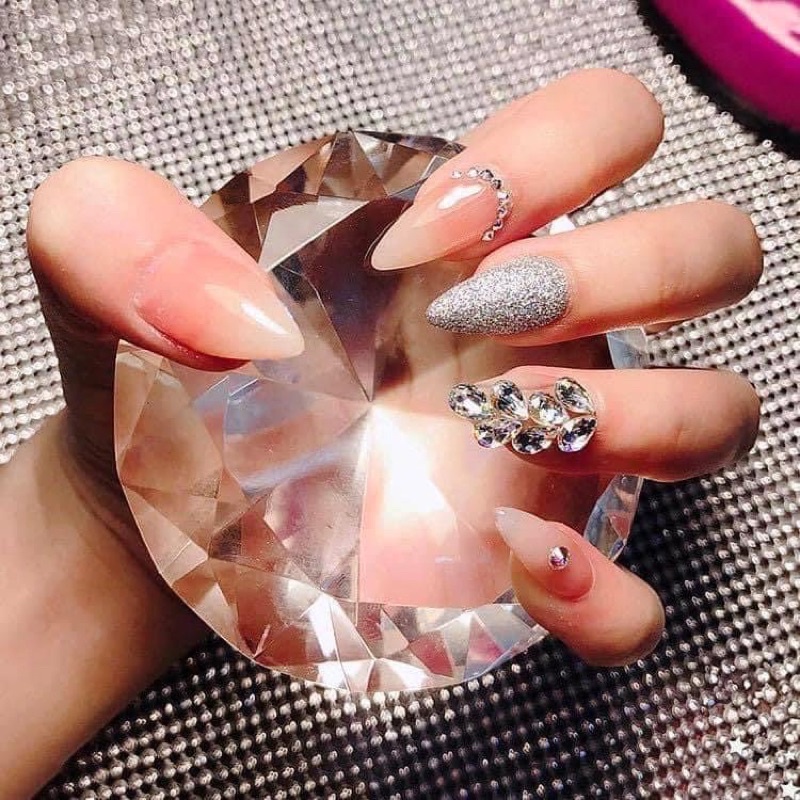 Đá hình kim cương chụp mẫu ảnh , phụ kiện trang trí móng