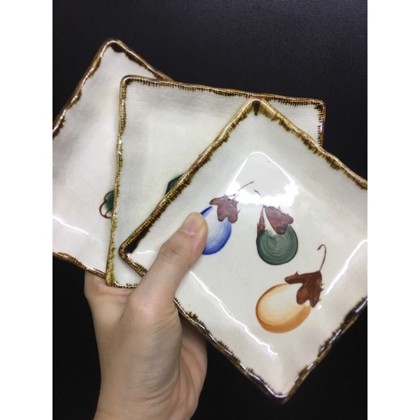 Đĩa vuông gốm nhật củ quả