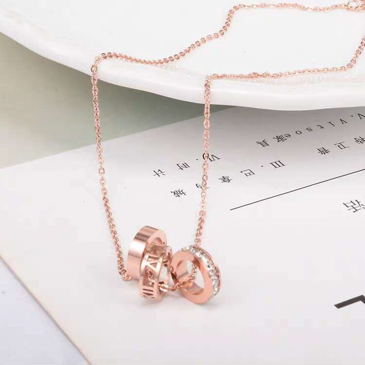 Vòng cổ Mặt Bánh Xe Thời Gian Độc Đáo | Nhẫn Thép Titan Mạ Vàng Hồng 18K Họa Tiết Hình Học