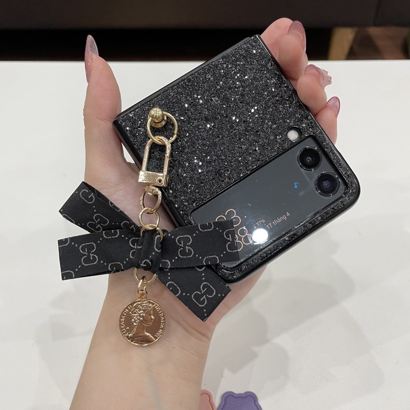 Ốp Samsung Z Flip 3 / Z Flip 4 nhũ đen có dây xách/đeo chéo và móc trái tim / Z Flip3 / ZFlip3 / Z Flip4/ ZFlip4