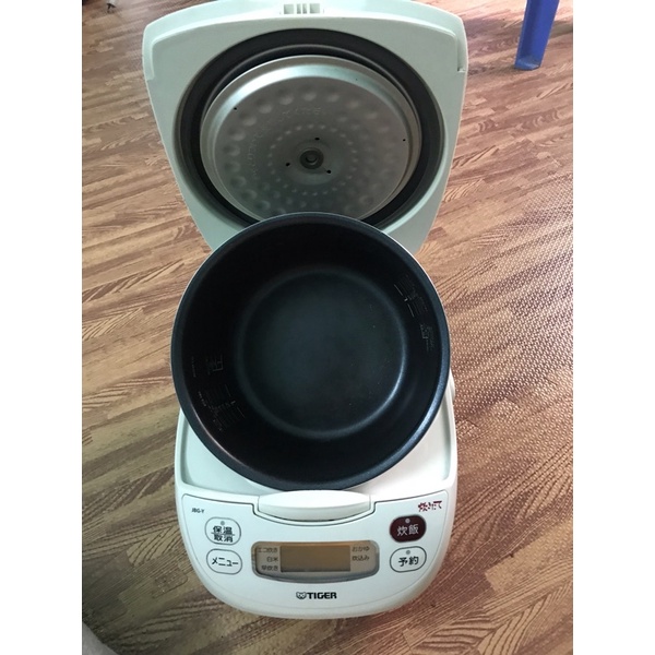 Nồi cơm Tiger JBG-Y dung tích 1 lít hàng Nhật Bãi