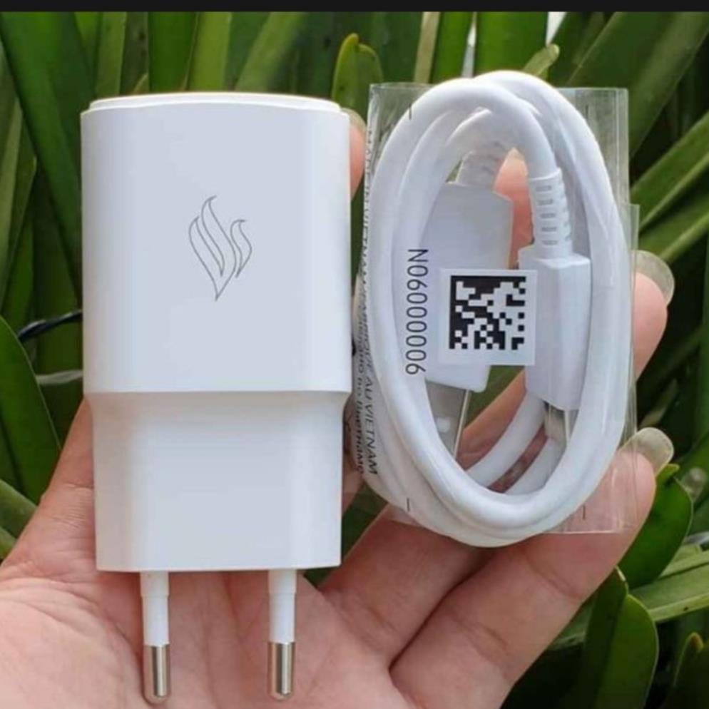Phụ kiện Vsmart: Củ sạc ( Adapter) nhanh Quick Charge 3.0 18W , cáp, tai nghe Vsmart chính hãng