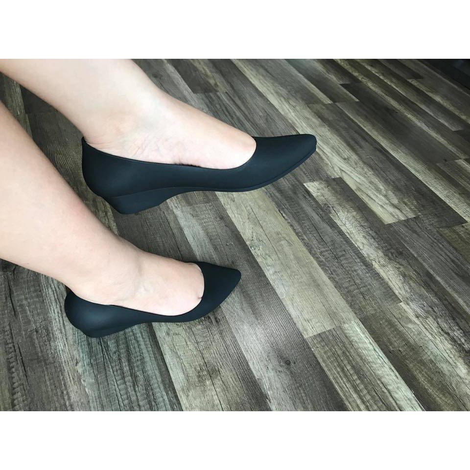 Giày nhựa dẻo nhiều màu đi mưa lấy tăng 1 size | BigBuy360 - bigbuy360.vn