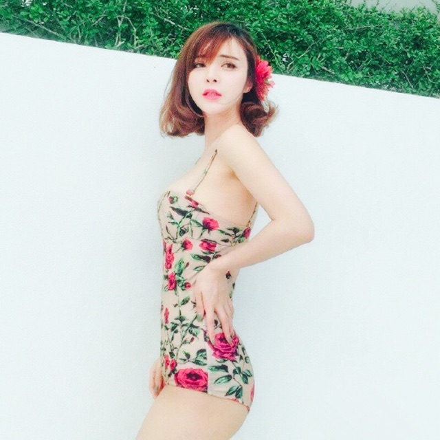 Bikini nude hoa hồng cực đẹp