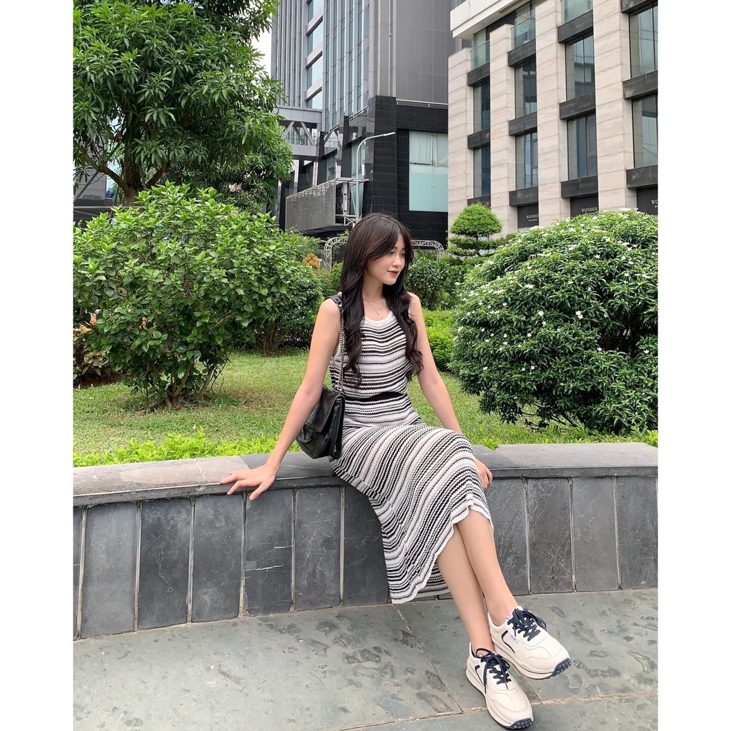 Set áo len mỏng croptop sát vai kèm chân váy dài S379 SUSTORE