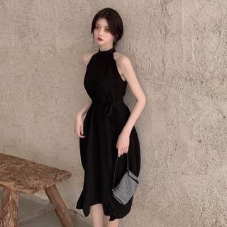 Váy xoè cổ yếm buộc đai