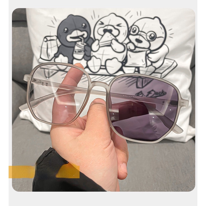 Kính Mát TR90 Gọng Lớn Thay Đổi Màu Chống Tia UV Mới Cho Nam Và Nữ