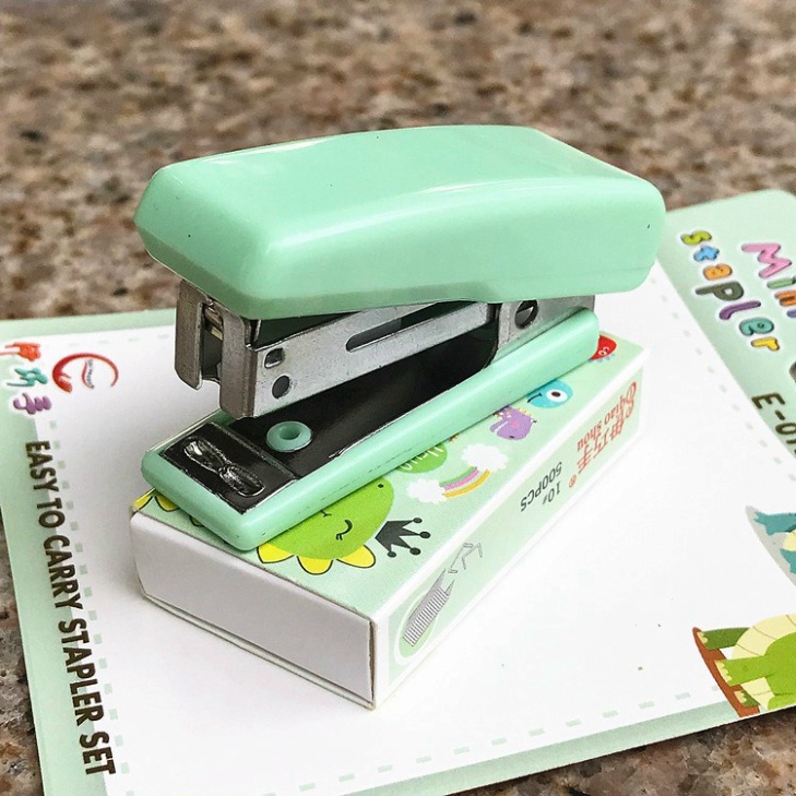 Dập ghim miniFREESHIPDụng Cụ Bấm Ghim Mini Tiện Dụng Cho Học Sinh / Nhân Viên Văn Phòng