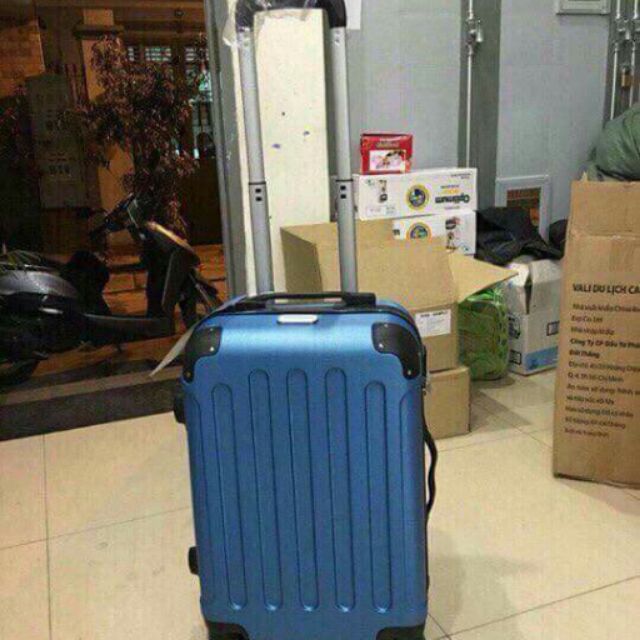 Vali quà tăbgj của hãng sữa Nutifood