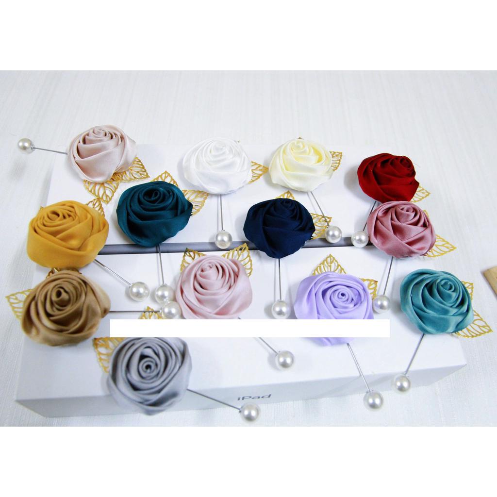Hoa cài áo handmade hoa hồng cuộn mix 2 lá kim loại (NO BOX) [HANN- Hoa cài áo, pk thời trang]