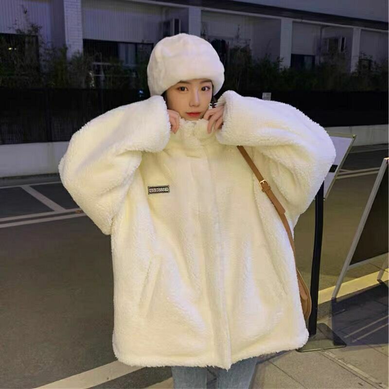 Áo khoác lông cừu trắng
