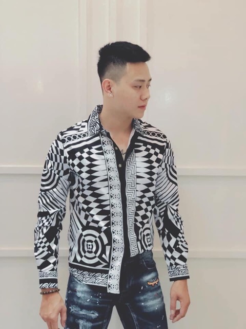 Áo sơmi hoạ tiết hoa văn đen trắng . Nam nữa đều ok 250k hàng có sẵn