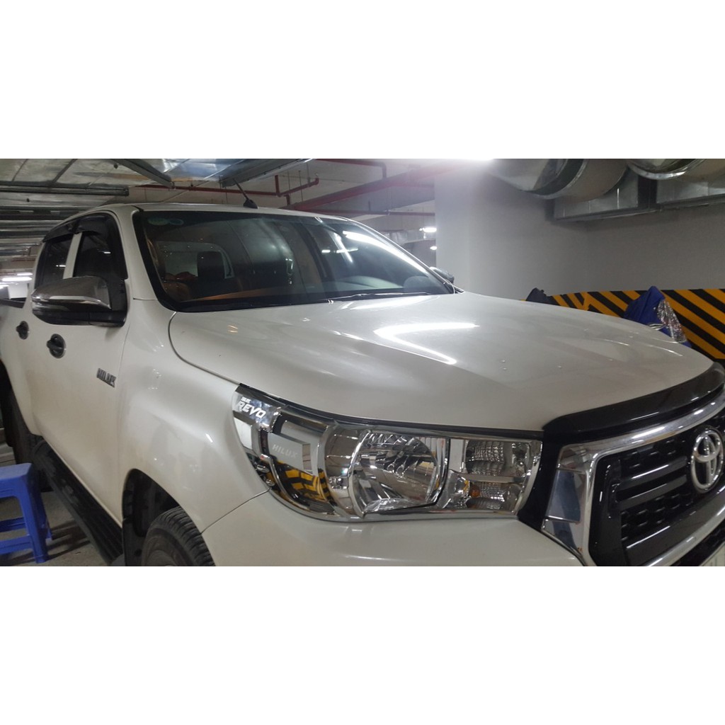 Bộ ốp viền đèn pha mạ crom xe Hilux Revo các đời 2016-2019