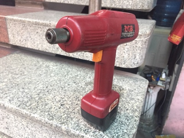 Bắn vít Ryobi BID-960V 9,6V lên 12V