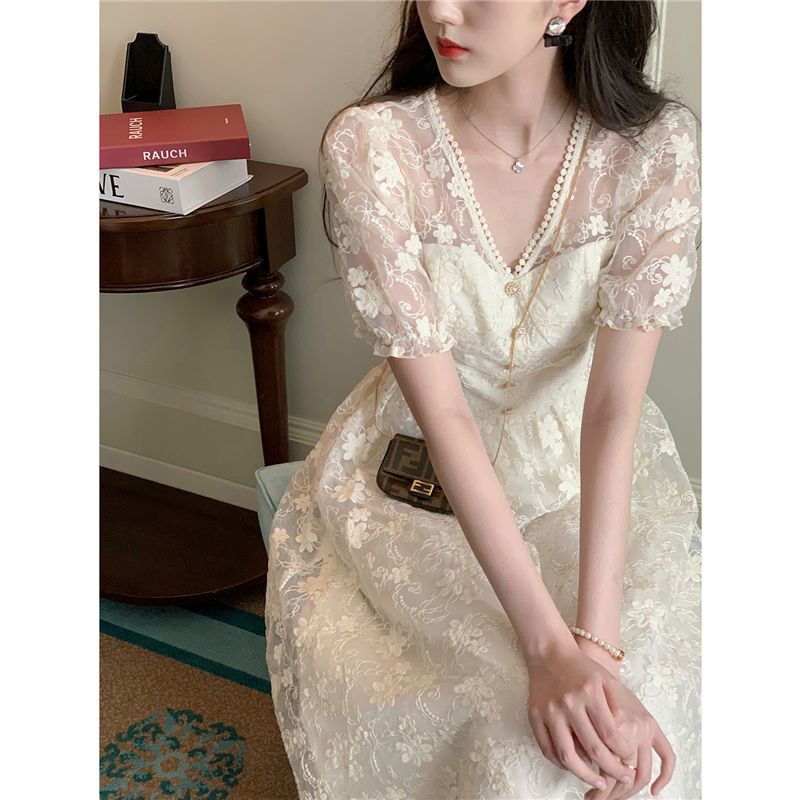 Đầm Ngắn Tay Cổ Chữ V Với Thiết Kế Phối Ren Xinh Xắn Dành Cho Nữ | BigBuy360 - bigbuy360.vn