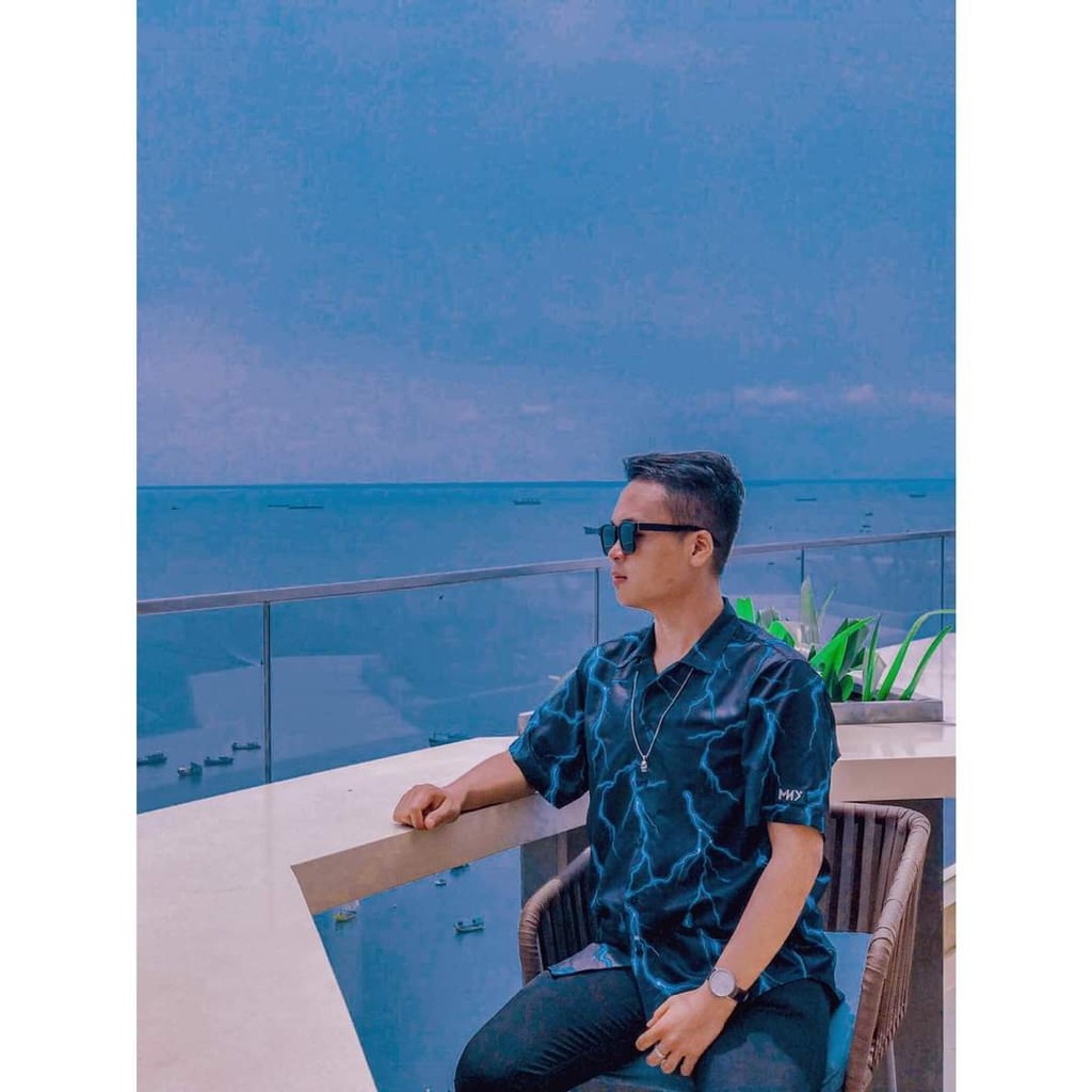 Áo sơ mi tay ngắn họa tiết SẤM SÉT tay lỡ, FORM UNISEX | BigBuy360 - bigbuy360.vn