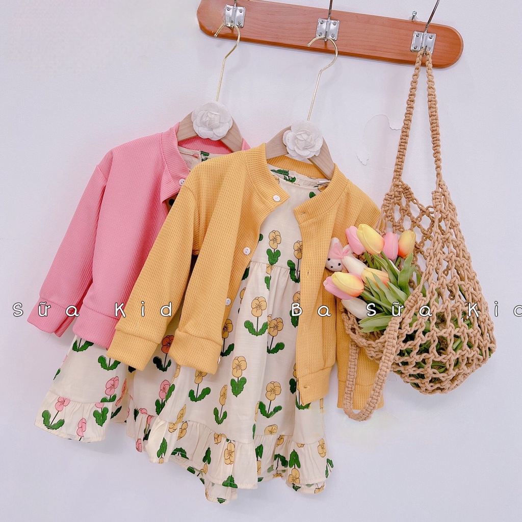 (V184) Sét Váy Thu Đông Kèm Áo Len Cho Bé Gái, Set Váy Đũi Hoa Dáng Babydoll Kèm Áo Khoác Tổ Ong Gắn Gấu Dễ Thương