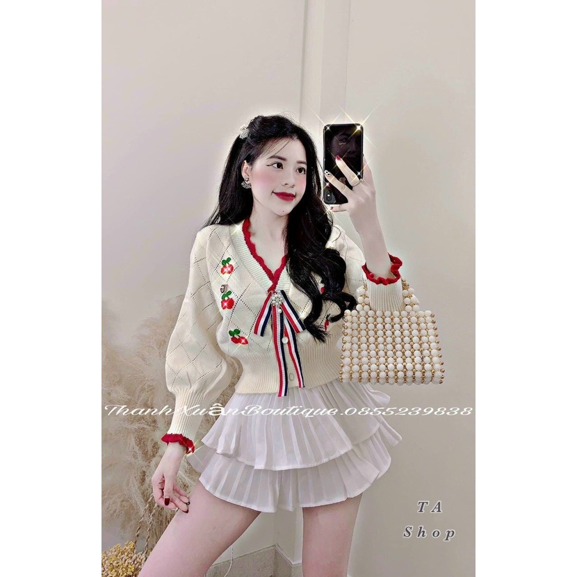 Áo len cổ tim hình dâu tây