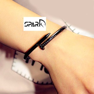 Vòng tay hợp kim hình đinh sang trọng