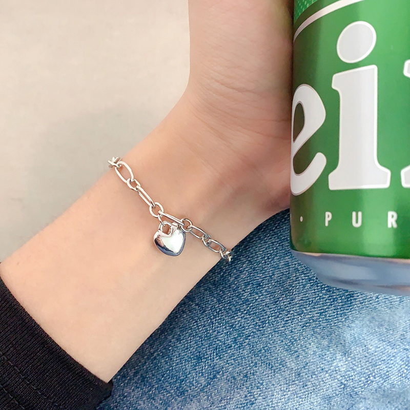 Vòng đeo tay thiết kế dạng dây chuỗi đơn giản kiểu Hàn Quốc với mặt hình trái tim | BigBuy360 - bigbuy360.vn