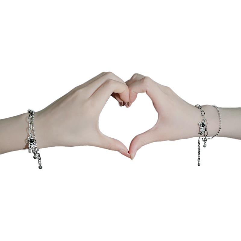 Vòng Tay Kim Loại Mặt Hình Phi Hành Gia Dễ Thương Làm Quà Tặng Ngày Valentine Thời Trang Cho Nữ