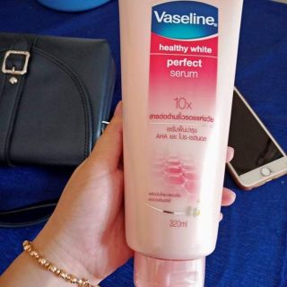 Dưỡng trắng da vaseline thái lan 320ml