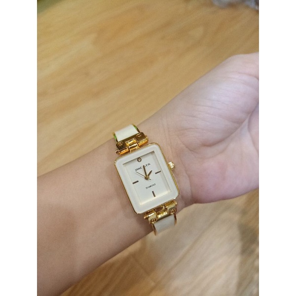 Đồng hồ nữ dây lắc Anne Klein