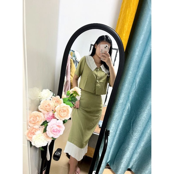 Set áo ngắn tay kết hợp váy xếp ly