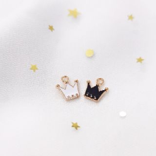 Charm kim loại vương miện