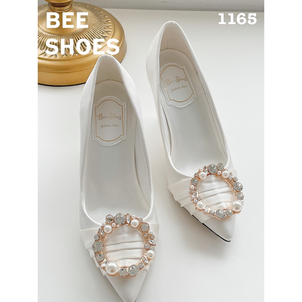 BEESHOES - GIÀY CAO GÓT NỮ MŨI NHỌN HỌA TIẾT ĐÁ TRÒN NGỌC - GIÀY CAO GÓT NỮ GÓT NHỌN CAO 7 PHÂN SẴN MÀU TRẮNG 201165