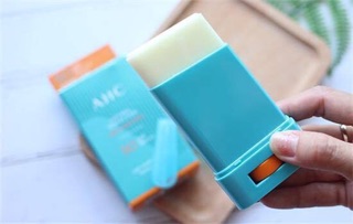 Kem Chống Nắng Dạng Lăn