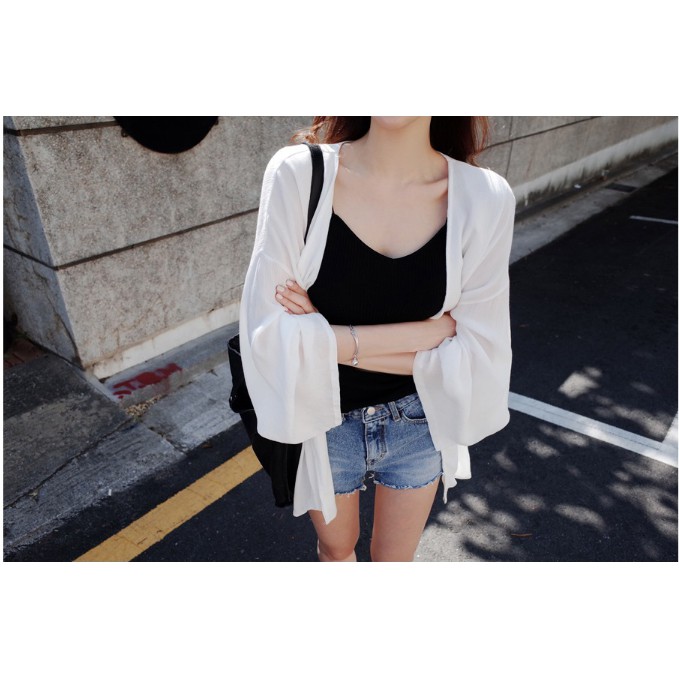 Áo cardigan voan trắng dáng ngắn chống nắng đi biển. | BigBuy360 - bigbuy360.vn