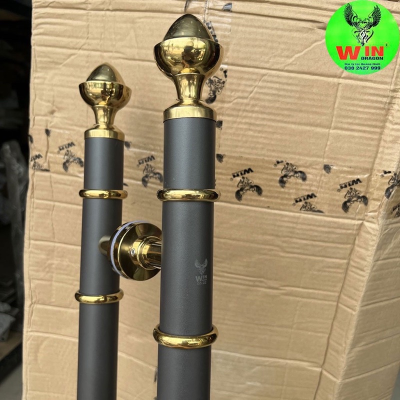 Tay cửa nhôm và kính cường lực đầu inox mẫu 2023