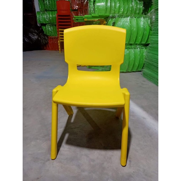 Ghế nhựa đúc 4 màu cho bé giá rẻ cty Anh Khôi, ko đặt chung đơn với bàn chân gấp vì cồng kềnh ko đi dc ạ