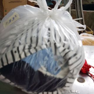 Quần áo trần tuyết nhung